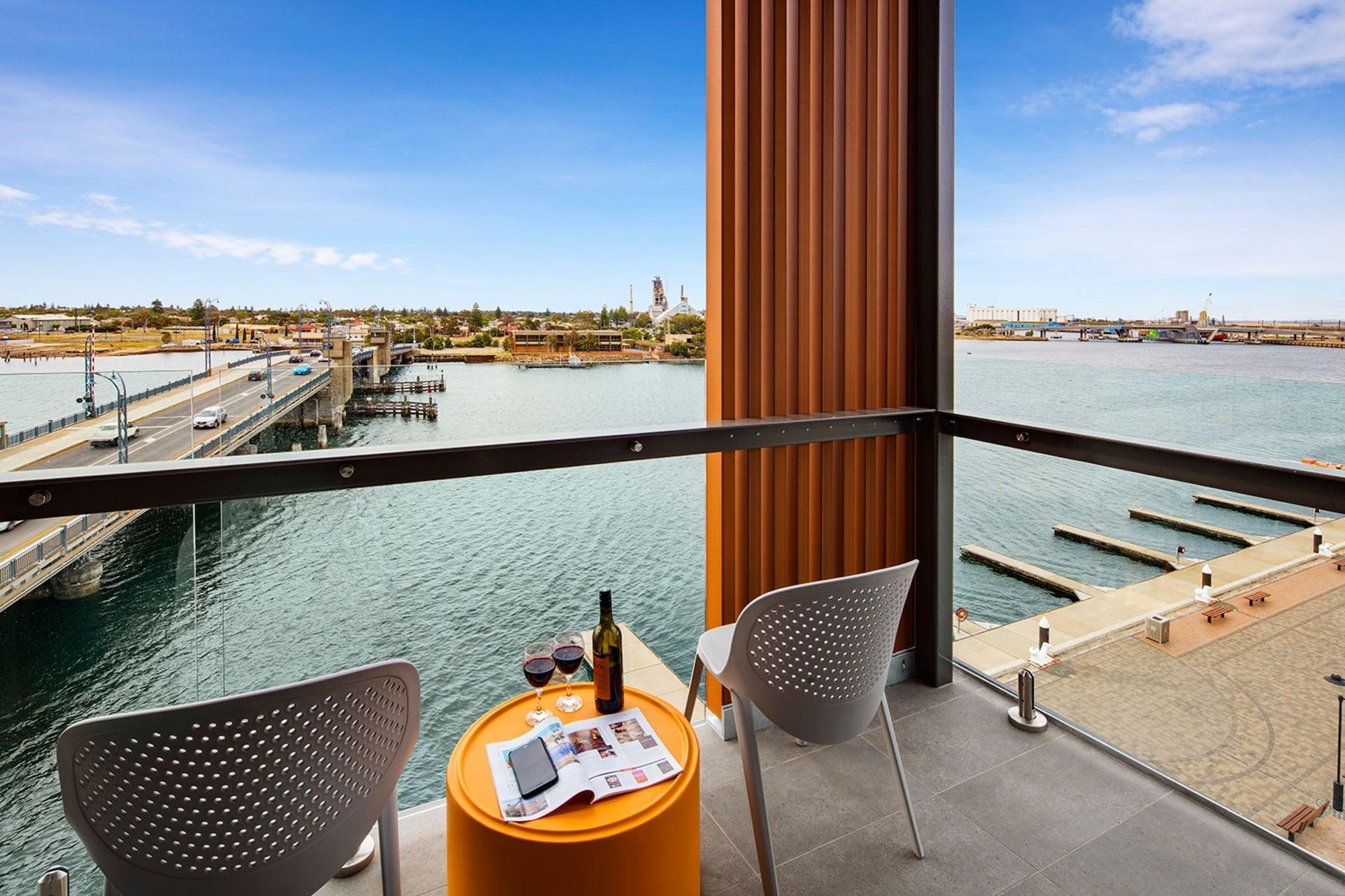 Quest Port Adelaide Aparthotel Exterior foto
